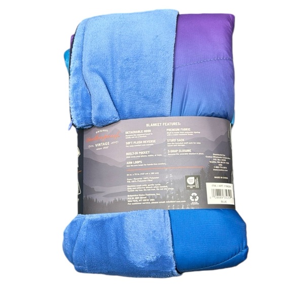 Weatherproof Vintage Summit Outdoor Blanket - Picture 2 of 3